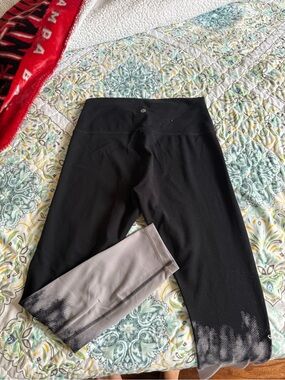 lululemon athletica Black Capri 7/8 Leggings with Gray Ombre Cuff